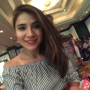 Meet your Posher, Alejandra